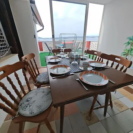 Apartamento Sea View With Terrace Sleeps 6 *