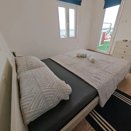 Sea View With Terrace Sleeps 6